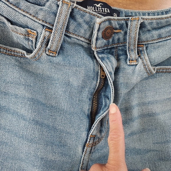 2 pairs Hollister Jeans - Picture 5 of 6